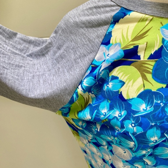 NWT LulaRoe long sleeve tee, size XS-Medium - Picture 3 of 7